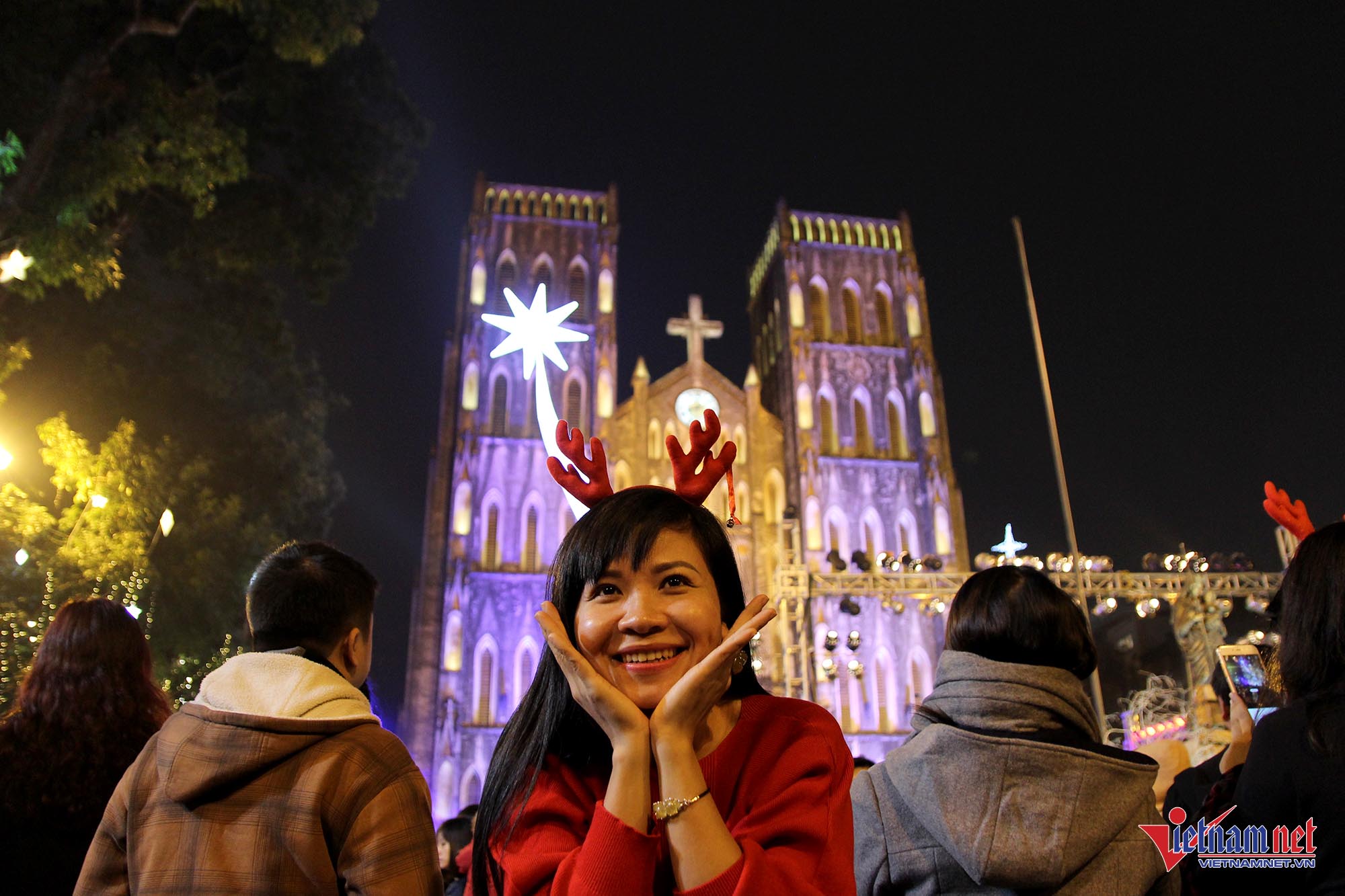 Nghìn người đi chơi Noel sớm, phố Hà Nội tắc cứng Nghìn người đi chơi Noel sớm, phố Hà Nội tắc cứng